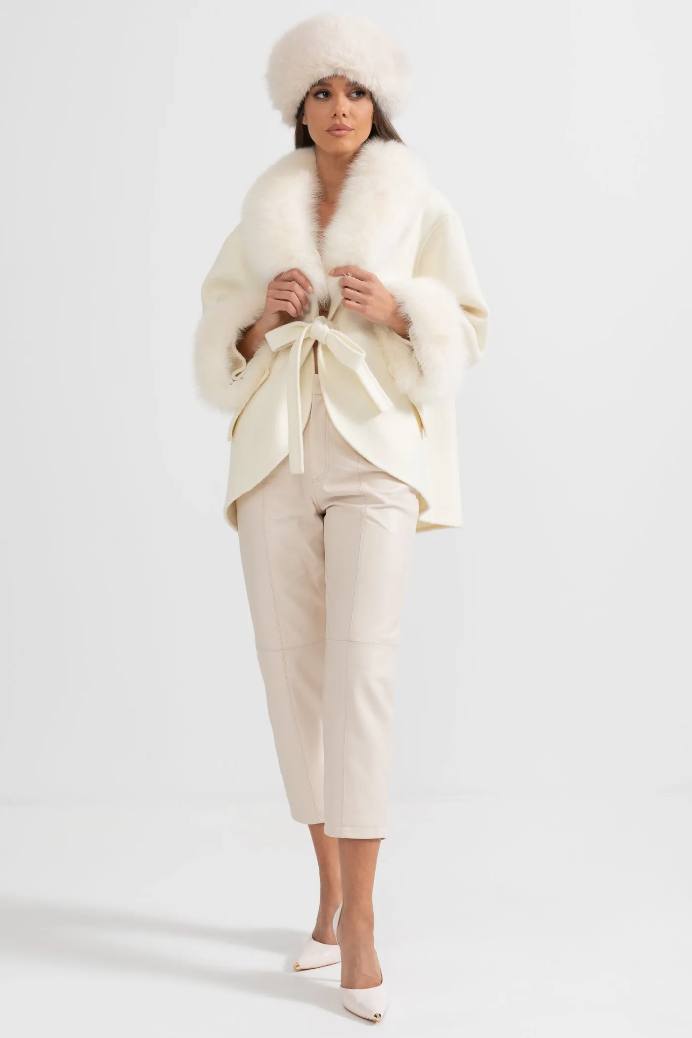 Cashmere Coat With Oversized Fox Fur Collar - Off White