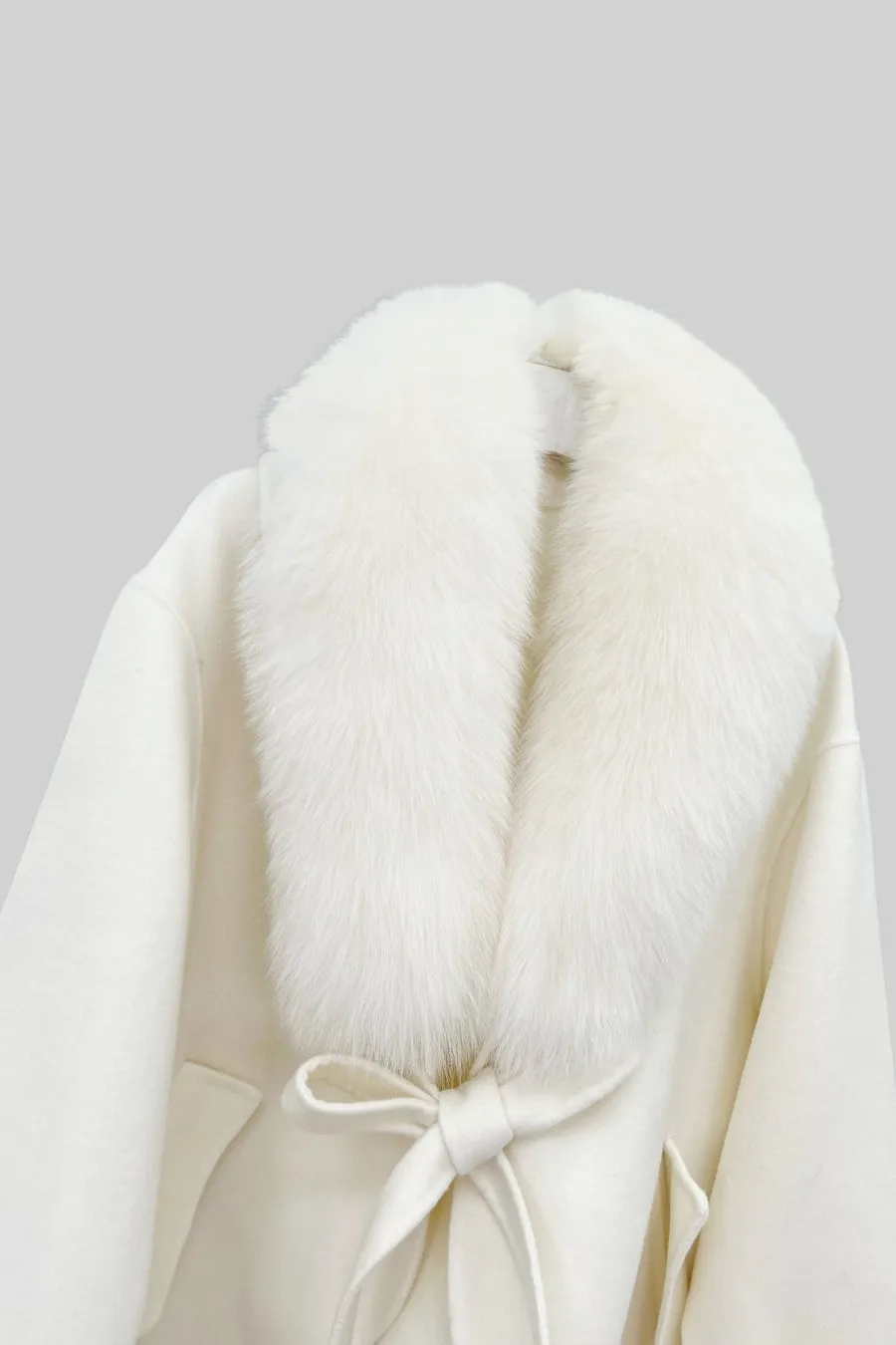 Cashmere Coat With Oversized Fox Fur Collar - Off White