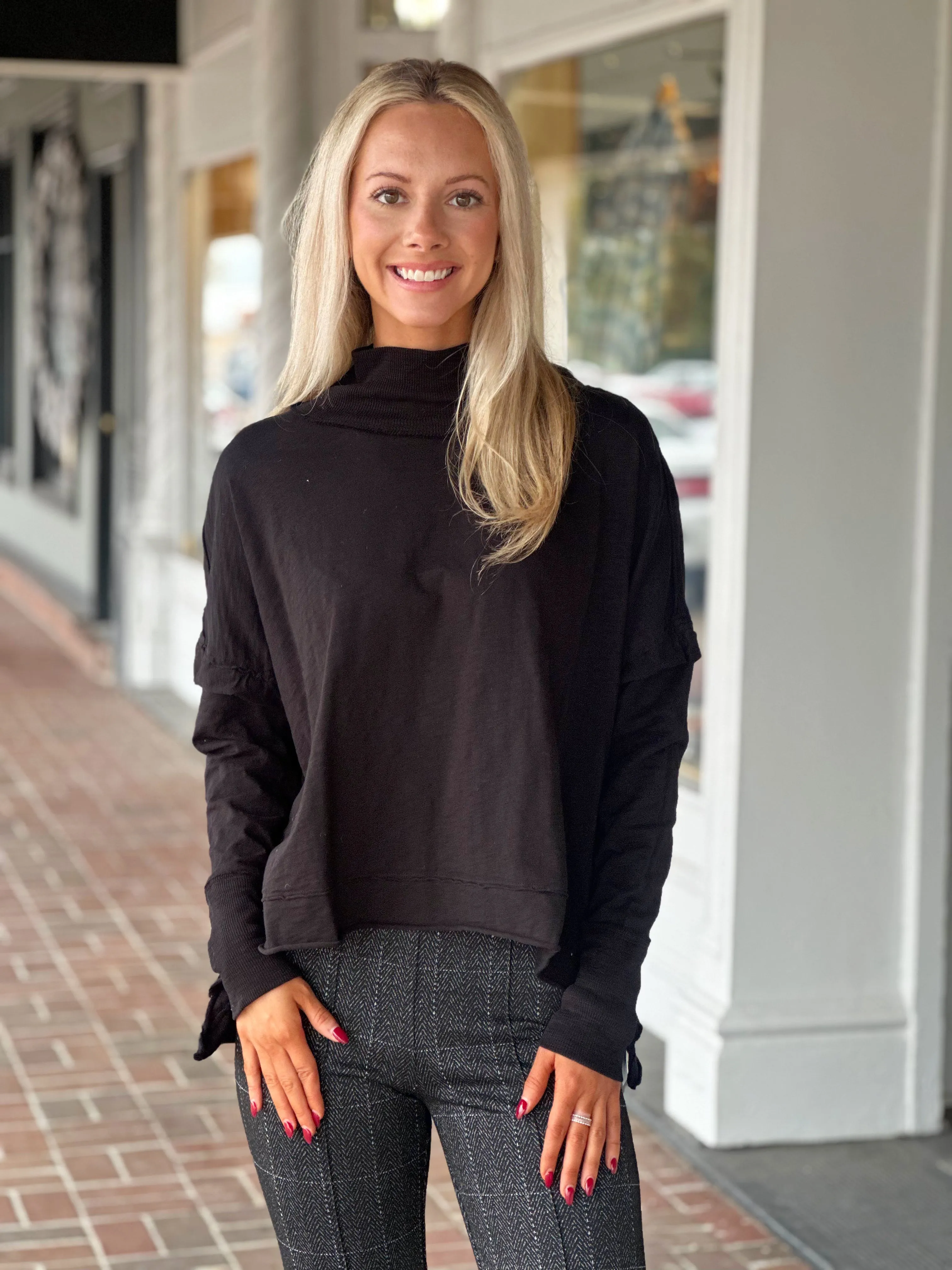 Dylan Whitney Pullover in Black