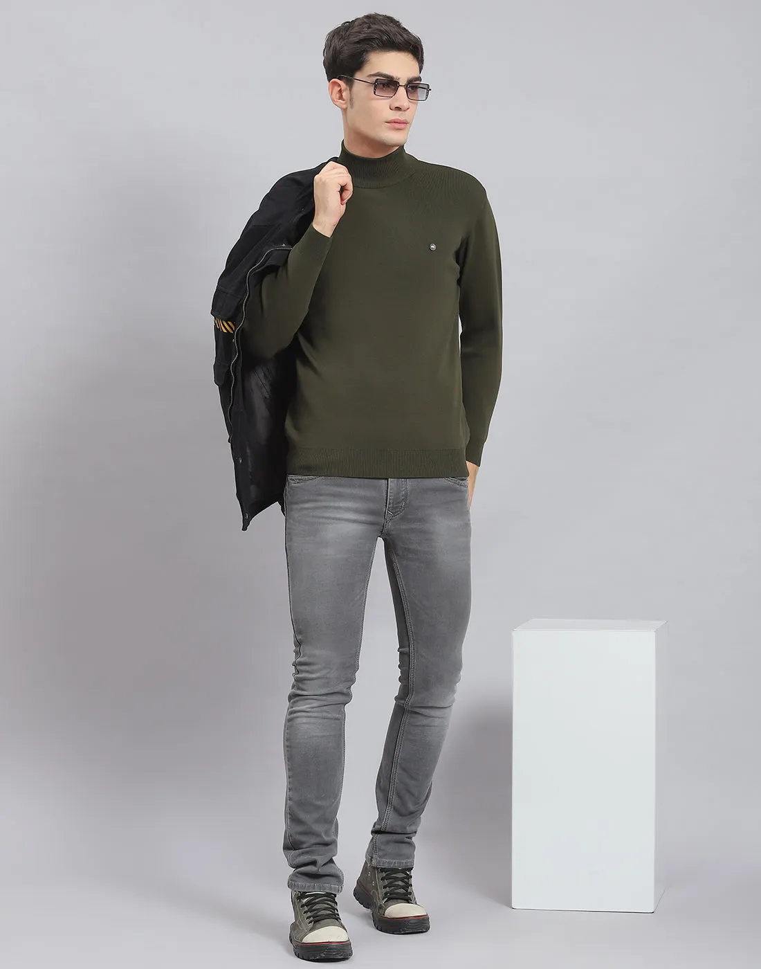 Men Olive Solid T Neck Full Sleeve Sweater