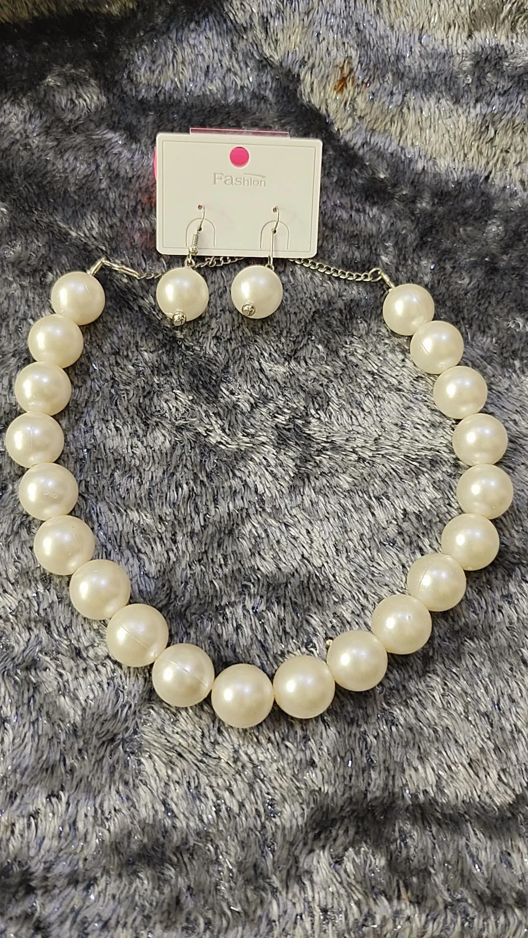 Pearl necklace single layer